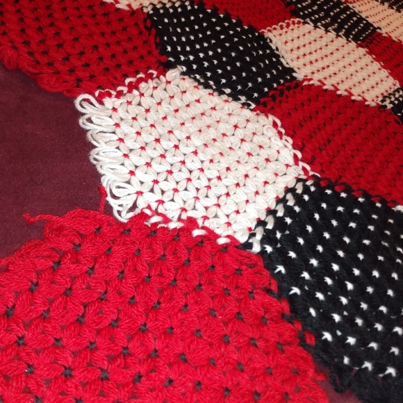 Afghan red white and black hexagon - Picture 2 of 9
